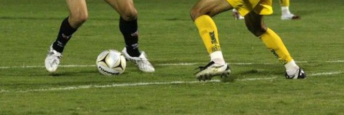 Drible Jogador dominando a bola.