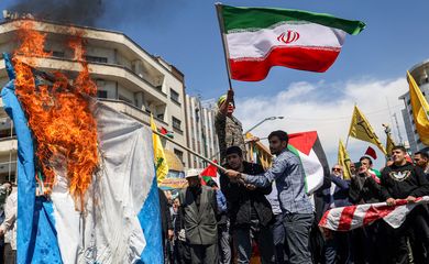 Iranians burn an Israeli flag during a rally marking Quds Day and the funeral of members of the Islamic Revolutionary Guard Corps who were killed in a suspected Israeli airstrike on the Iranian embassy complex in the Syrian capital Damascus, in Tehran, Iran, April 5, 2024. Majid Asgaripour/WANA (West Asia News Agency) via REUTERS ATTENTION EDITORS - THIS IMAGE HAS BEEN SUPPLIED BY A THIRD PARTY