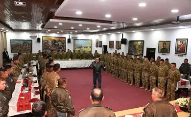 General Juan José Zúñiga fala em  La Paz
25/06/2024
Exército da Bolívia via Facebook/Divulgação via REUTERS