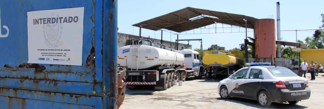 A empresa Montman foi multada e interditada por despejo de óleo no Rio Calombé