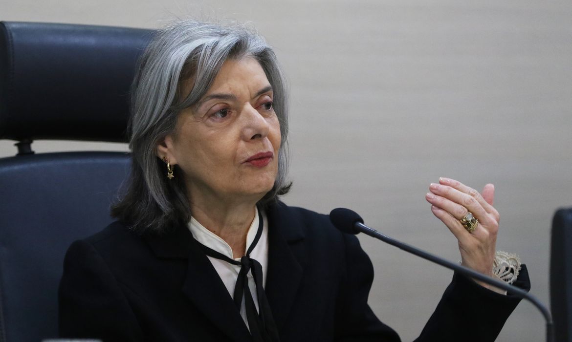 A ministra do Supremo Tribunal Federal (STF) Cármen Lúcia palestra no curso de iniciação para  juízes que tomaram posse este ano, na Escola da Magistratura do Estado do Rio (Emerj), no centro da cidade.