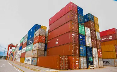 Visita técnica ao Porto ITapoá SC. Os Portos tem sempre uma movimentação grande de container e navios e movimenta o marcado de importação e exportação.. Foto: Vosmar Rosa/MPOR