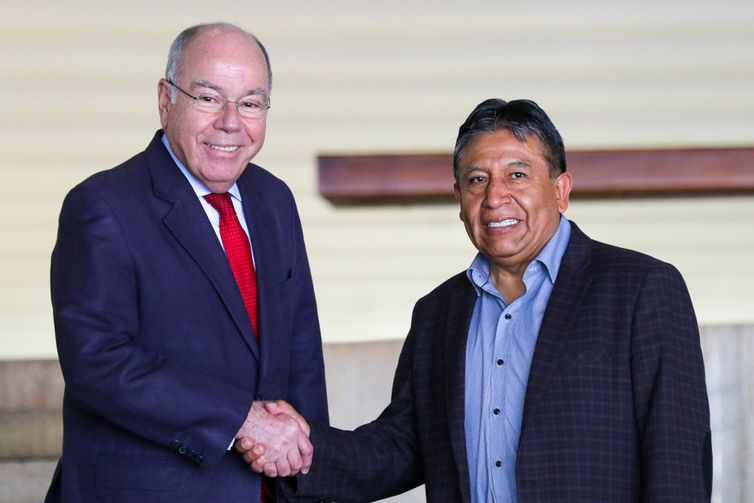 Vice-presidente da Bolívia, David Choquehuanca Céspedes, é recebido pelo chanceler Mauro Vieira, no Palácio Itamaraty - Fabio Rodrigues-Pozzebom/ Agência Brasil