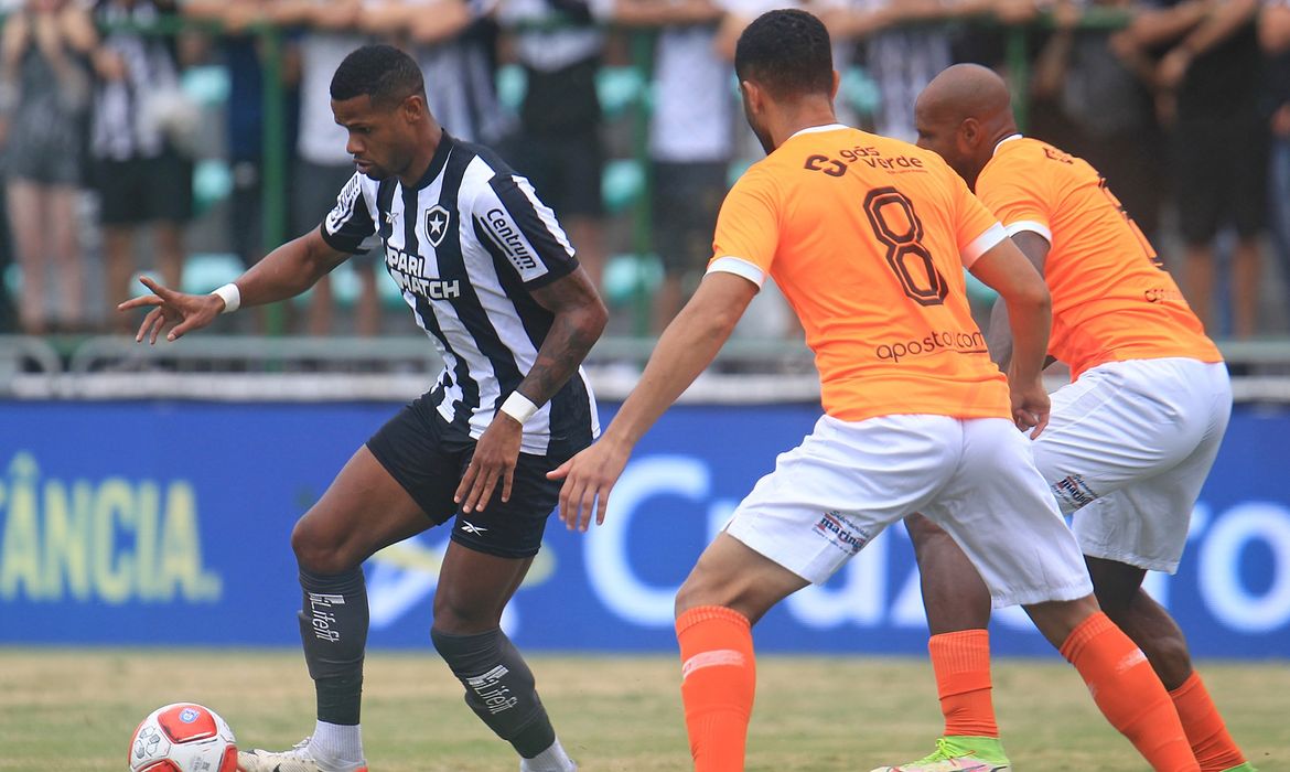 Botafogo perde para Nova Iguaçu, no Bezerrão, no Gama (DF), pela Campeonato Carioca. 