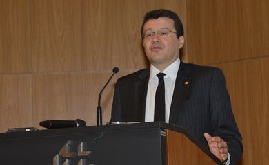 O diretor de Política Econômica, Carlos Hamilton Araújo, comenta o Relatório Trimestral de Inflação referente ao quarto trimestre de 2014 do Banco Central.(Antônio Cruz/Agência Brasil)