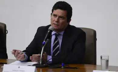 O ministro da Justiça e Segurança Pública, Sergio Moro, fala à  imprensa