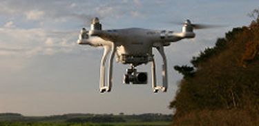O uso do drone no campo, tem como foco trazer a melhoria tecnológica,  além  da economia para o  produtor  rural, com uma agricultura de precisão . 