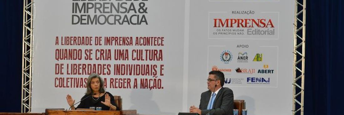A ministra do STF, Cármen Lúcia Antunes Rocha e o diretor Geral da EBC, Américo Martins participam da abertura do 7º Fórum Liberdade de Imprensa & Democracia.