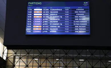 São Paulo (SP), 14/08/2024 - Painel anuncia atraso de voos da Voepass Linhas Aéreas no Aeroporto de Congonhas. Foto: Rovena Rosa/Agência Brasil