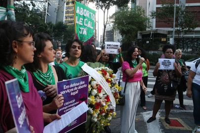 São Paulo (SP), 16/05/2024 - Ato em defesa dos serviços de aborto legal em frente ao Conselho Regional de Medicina do Estado de São Paulo - Cremesp. Foto: Rovena Rosa/Agência Brasil