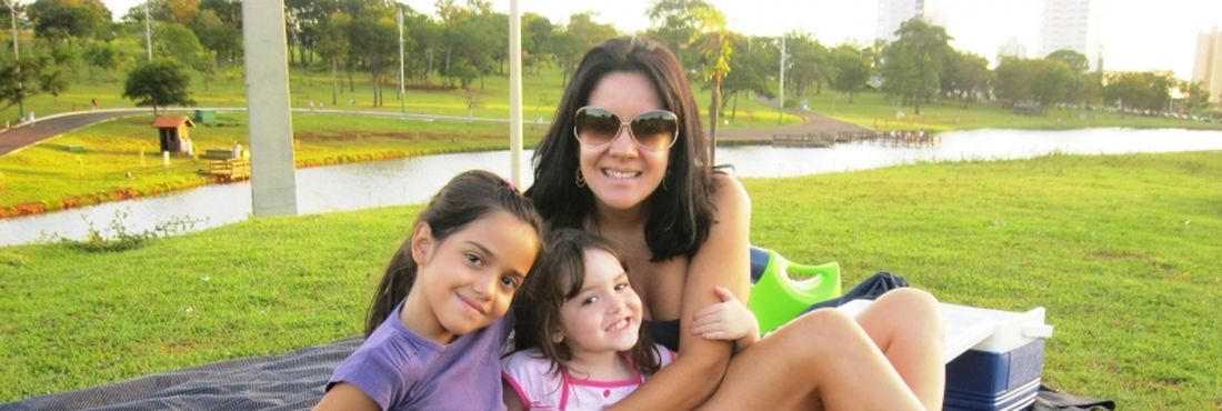 Simone Príncipe de Azevedo Treib deixou para trás o curso universitário recém iniciado para cuidar das filhas pequenas