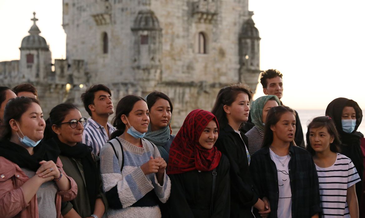 Jogadoras de futebol do Afeganistão visitam a Torre de Belém, em Lisboa - Portugal - feminino