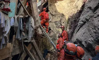 Casarão desaba no Rio de Janeiro e deixa 17 feridos