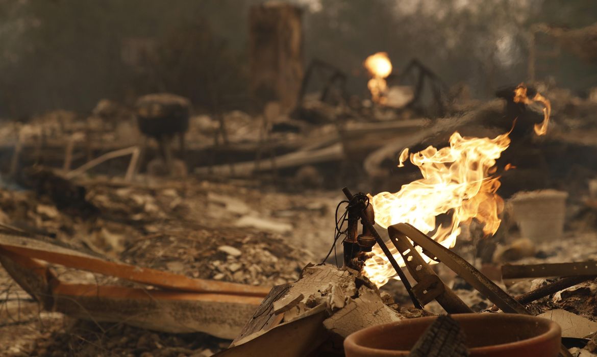 Os incêndios na Califórnia já arrasaram uma área de mais de 46,5 mil hectares