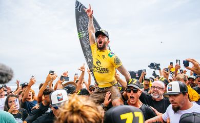 SAN CLEMENTE, CALIFORNIA - SEPTEMBER 8: Filipe Toledo of Brazil after winning the World Title at the Rip Curl WSL Finals on September 8, 2022 at San Clemente, California. (Photo by Thiago Diz/World Surf League)