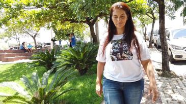 Natália de Oliveira ainda espera que os bombeiros encontrem o corpo da irmã Lecilda, em Brumadinho 