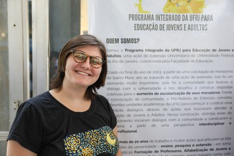 Rio de Janeiro (RJ), 16/10/2024 – A estudante de pedagogia, Clara Tavares Pereira durante a Semana Nacional de Ciência e Tecnologia da UFRJ, que acontece no campus da Cidade Universitária, na Ilha do Fundão, na zona norte da capital fluminense. Foto: Tomaz Silva/Agência Brasil