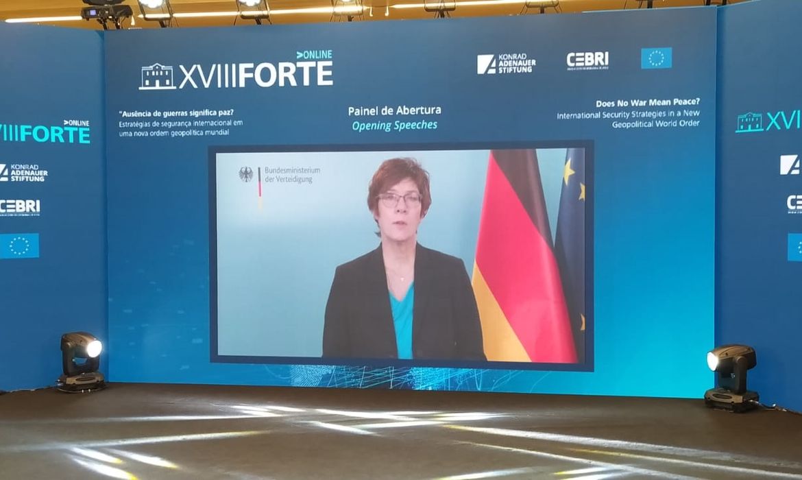 Ministra da Defesa da Alemanha, Annegret Kramp-Karrenbauer,Conferência de Segurança Internacional do Forte de Copacabana