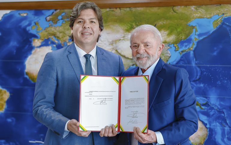 Brasília (DF), 24/04/2025 - Presidente da República, Luiz Inácio Lula da Silva, dá posse a Frederico de Siqueira Filho como Ministro de Estado das Comunicações, durante audiência no Palácio do Planalto. Foto: Ricardo Stuckert/PR