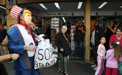 São Paulo (SP), 18/07/2025 - Manifestação dos comerciários da 25 de março, com organização do sindicato dos comerciários de São Paulo, contra medidas do presidente dos Estados Unidos, Donald Trump. Foto: Rovena Rosa/Agência Brasil