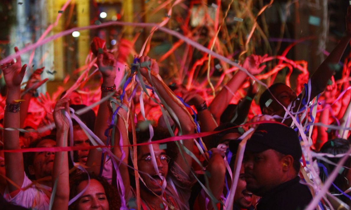 Recife - Foliões durante show no carnaval recifense  (Jedson Nobre/Prefeitura)
