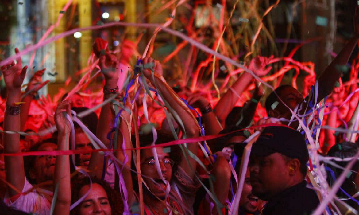 Jedson Nobre/Prefeitura Recife - Foliões durante show no carnaval recifense (Jedson Nobre/Prefeitura)