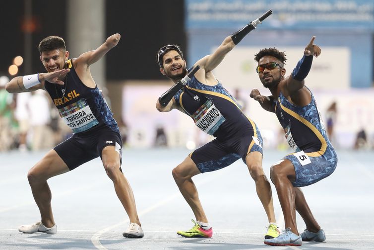 Daniel Zappe/Exemplus/CPB/Direitos Reservados Campeonato Mundial de Atletismo em Dubai, Emirados Árabes - 100m T47 - Yohansson Nascimento no meio, com Petrúcio Ferreira à esquerda, e Washington Júnior à direita.
