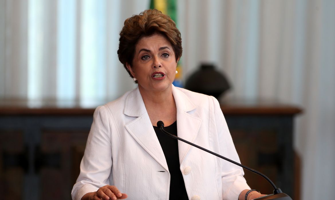Brasília - A presidenta afastada Dilma Rousseff divulga carta denominada Mensagem ao Senado e ao povo brasileiro, na qual admite que cometeu erros na gestão do país e propõe novo plebiscito (Wilson Dias/Agência Brasil)