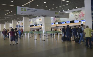 Brasília -  O movimento no Aeroporto Internacional Juscelino Kubitschek diminuiu após os passageiros seguirem a recomendação da Anac para chegarem duas horas antes do embarque (José Cruz/Agência Brasil)