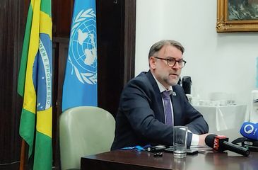 Brasília (DF) 07/04/2025 -  Bernard Duhaime é professor titular de Direito Internacional na Faculdade de Direito e Ciência Política da Universidade de Quebec, em Montreal, onde é especialista em direitos humanos internacionais e direito internacional humanitário.
Foto: Priscila Thereso/Rádio Agência