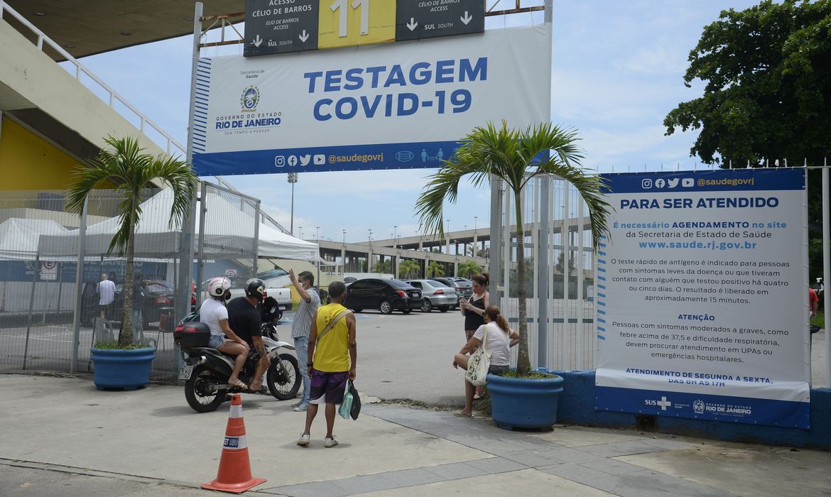 Posto de testagem Covid-19 no Maracanã, zona norte do Rio de Janeiro, não apresenta filas