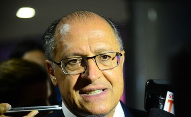 Brasília - Governador de São Paulo, Geraldo Alckmin, fala com a imprensa após reunião com a presidenta Dilma, no Palácio do Planalto (Fabio Rodrigues Pozzebom/Agência Brasil)