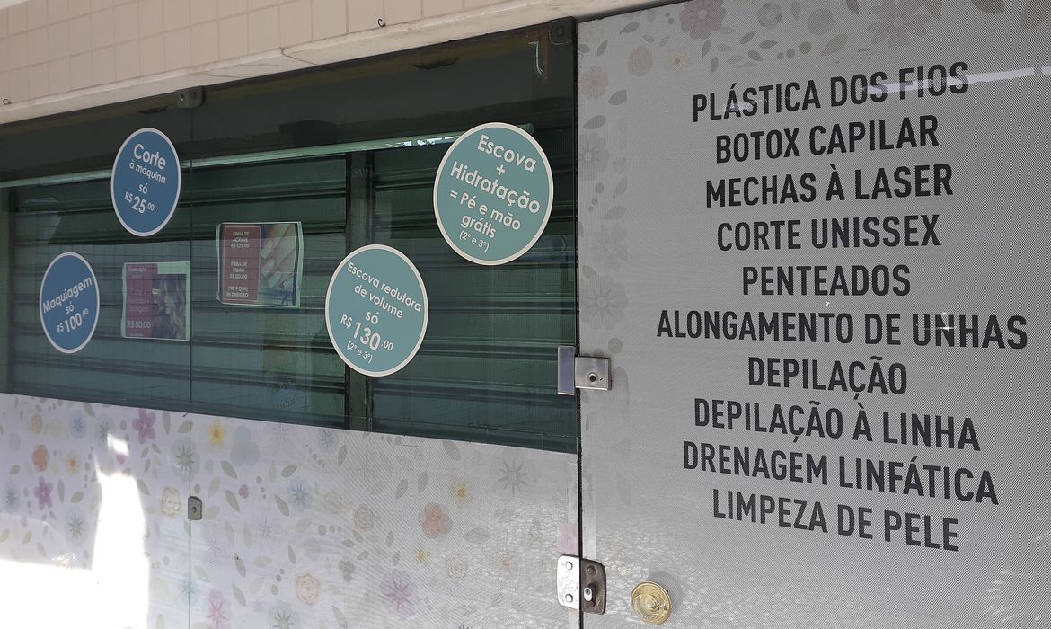 Salões de beleza e cabeleireiros fechados no Rio de Janeiro durante período de  isolamento social
