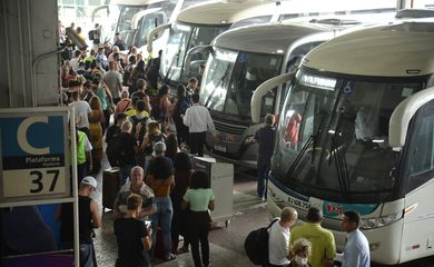 Rodoviária do Rio de Janeiro tem grande fluxo de passageiros para festa de final de ano