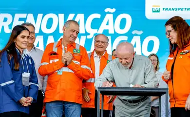 Rio Grande (RS), 24/02/2025 - Presidente da República, Luiz Inácio Lula da Silva, durante cerimônia de Assinatura do Contrato de Navios da Transpetro pelo Programa de Renovação da Frota Naval do Sistema Petrobras. Estaleiro Ecovix. Foto: Ricardo Stuckert/PR