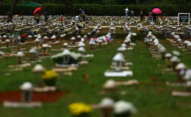 Dia de Finados no cemitério Campo da esperança em Brasília