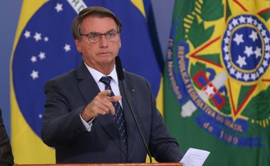 O presidente da República, Jair Bolsonaro, discursa durante o lançamento da Carteira de Identidade Nacional. 