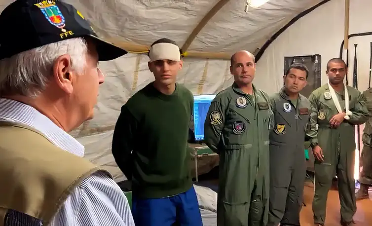 Frame de vídeo/ Ministério da 09/08/2023, Em Formosa (GO), nas instalações de saúde do local da operação, o Ministro José Mucio se solidarizou com os sobreviventes da queda do helicóptero. Foto: Frame de vídeo/ Ministério da Defesa