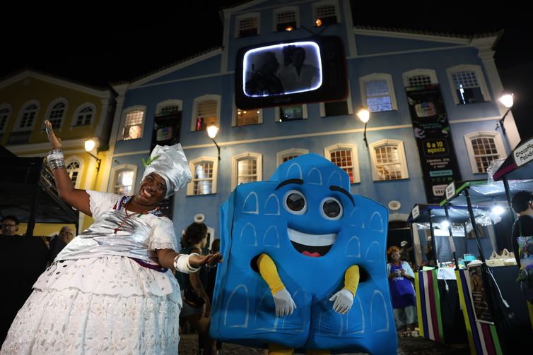 Rovena Rosa/Agência Brasil Salvador (BA), 06/08/2025 - Abertura da Festa Literária Internacional do Pelourinho - Flipelô, que homenageia Dias Gomes, no Largo do Pelourinho. Foto: Rovena Rosa/Agência Brasil