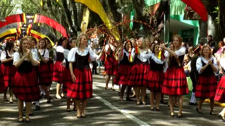 Os trajes típicos são utilizados em diversas festividades ao longo do ano
