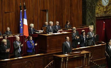 O presidente da França, François Hollande, anuncia ações contra o terrorismo em discurso no Congresso (Agência Lusa/Direitos Reservados) 