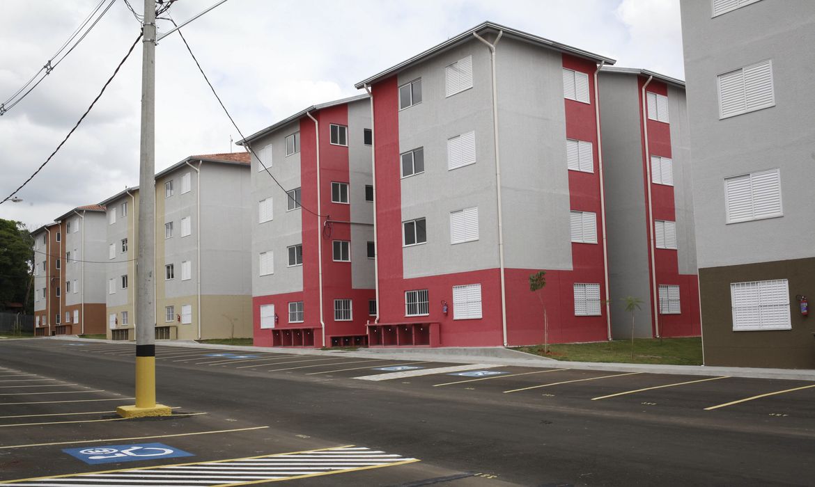 Limeira (SP) - Governo Federal entrega 896 unidades habitacionais em
Americana (Beth Santos/Secretaria Geral da PR)
