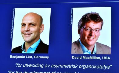 Anúncio dos vencedores do Prêmio Nobel de Química de 2021 em Estocolmo