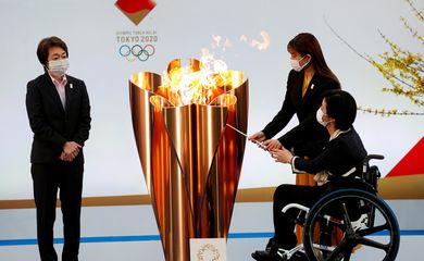 Primeiro dia do revezamento da tocha olímpica da Olimpíada Tóquio-2020