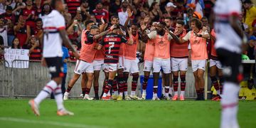 Flamengo derrota o São Paulo no Maracanã