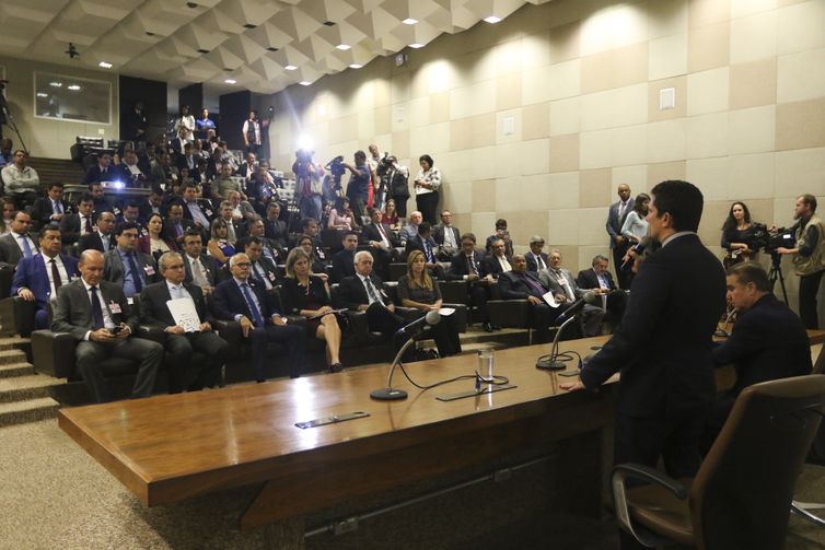 O ministro da Justiça e Segurança Pública, Sergio Moro, debate o Projeto de Lei Anticrime, já encaminhado pelo governo ao Congresso Nacional, com prefeitos de todo o país.