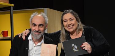 Katy Navarro recebe o escritor João Anzanello Carrascoza