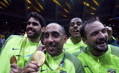 Líbero Serginho deixa seleção brasileira de vôlei após o ouro na Rio 2016