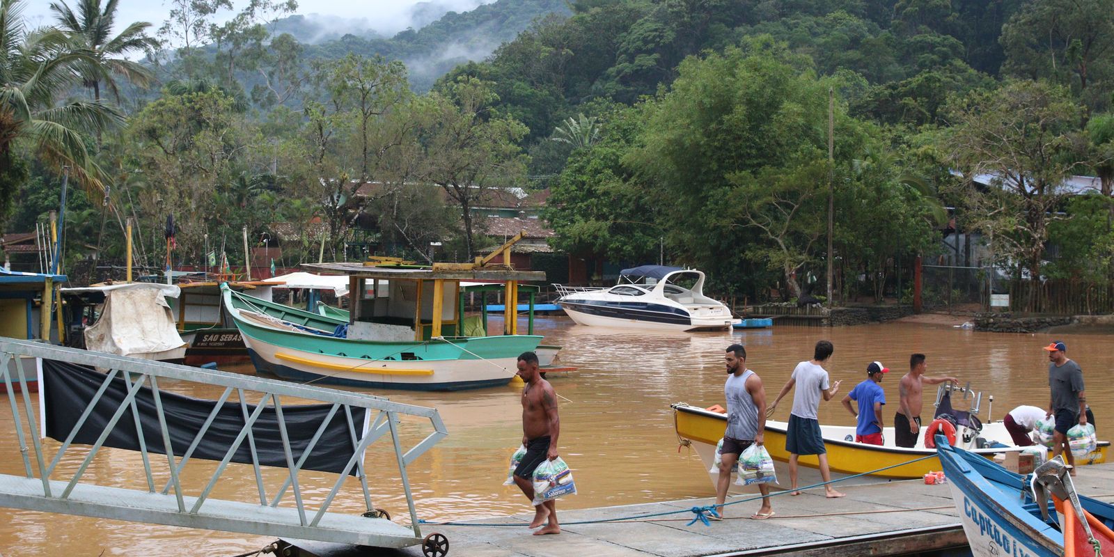 No dia seguinte ao temporal, cerca de 1,3 mil moradores ficam sem