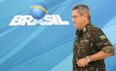 Brasília - O Comandante Militar do Leste, General Braga Netto, durante entrevista coletiva sobre o decreto de intervenção no Estado do Rio de Janeiro (Marcelo Camargo/Agência Brasil)
